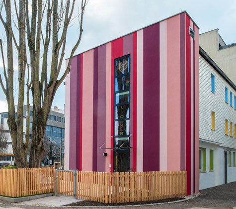 Treppenhaus und Aufzug sind im neuen Anbau untergebracht - Foto: Florian Gerlach