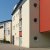 Sinnvolle und bedachte Einschnitte strukturieren die Fassade